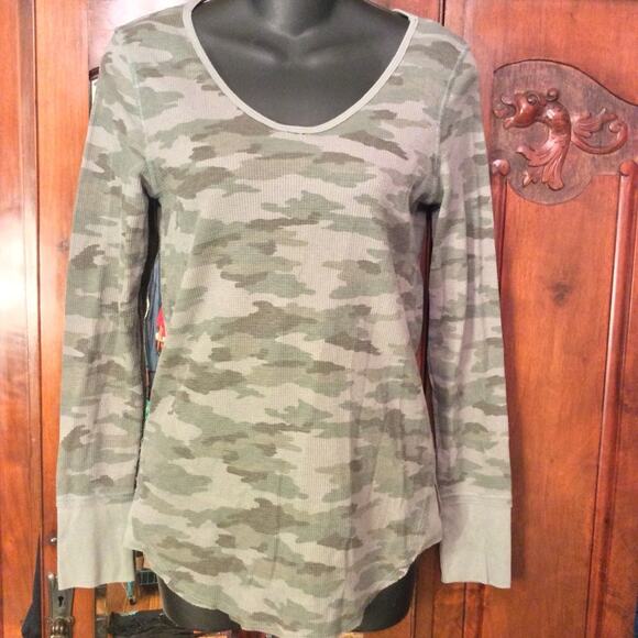 FREE PEOPLE CAMO THERMAL WAFFLE CAMOUFLAGE TOP M - Picture 3 of 5